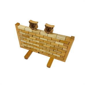 {{photo.Alt || photo.Description || 'Настольная игра из дерева Кирпичики M'}}